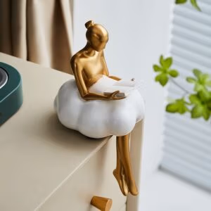 Mrembo Cloud Edge Girl Figurine-Reading